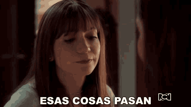 a woman with her eyes closed and the words esas cosas pasan above her