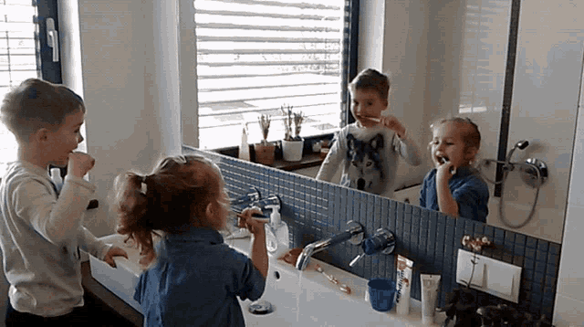 Emizeby Toothbrush GIF - Emizeby Toothbrush Brush Teeth GIFs