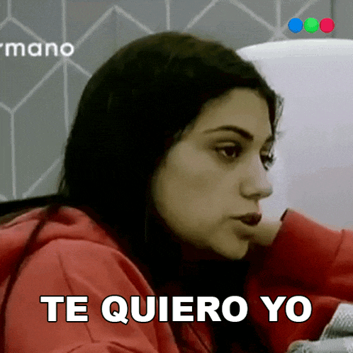 a woman in a red hoodie says te quiero yo in spanish