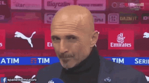Luciano Spalletti Pointng GIF - Luciano Spalletti Pointng Football GIFs