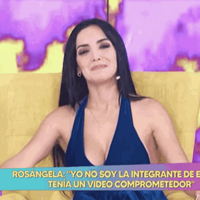 a woman in a blue dress is sitting in a chair with a caption that says rosangela yo no soy la integrante de
