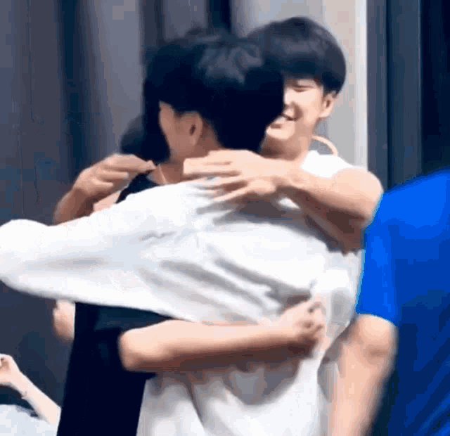 Mike Nanon Ohm Hug Safehouse Hug GIF - Mike Nanon Ohm Hug Safehouse Hug Ohm Nano Hug GIFs