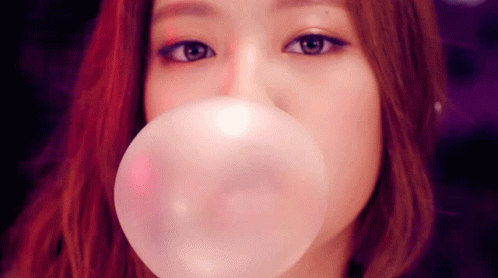 Bubble Gum Bursting Jennie Kim GIF - Bubble Gum Bursting Jennie Kim Blackpink GIFs