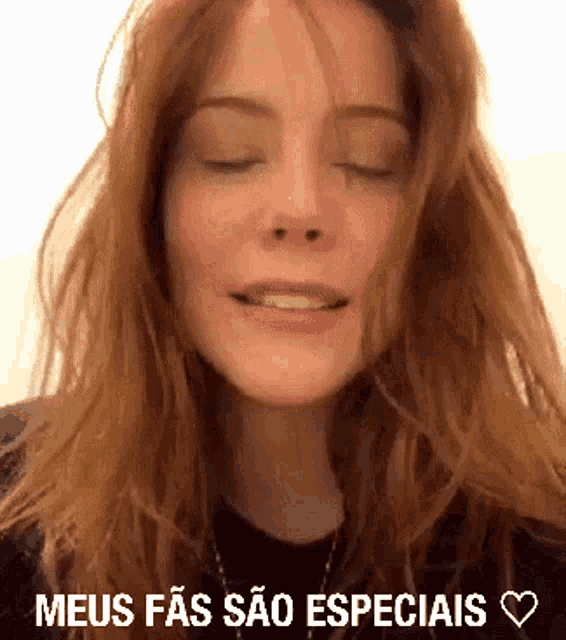 a close up of a woman 's face with the words meus fas sao especiais