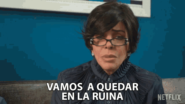 a woman says vamos a quedar en la ruina