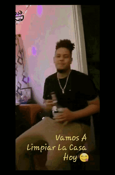 a man in a black shirt is holding a cup and says vamos a limpiar la casa hoy on the bottom
