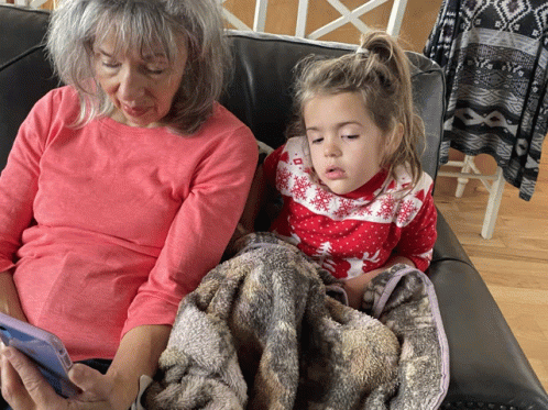 Grandma Reading GIF - Grandma Reading GIFs