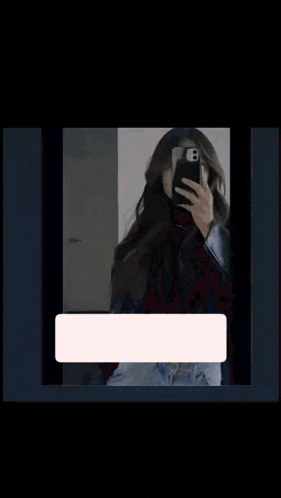a picture of a woman taking a selfie with the name şehrazat written on the bottom