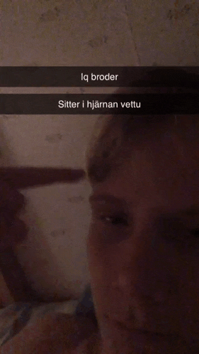 a man 's face is shown with a caption that says iq broder sitter i hjartan vetta