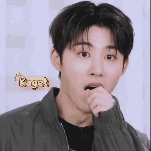 a young man covering his mouth with his hand with the word kaget written on the bottom