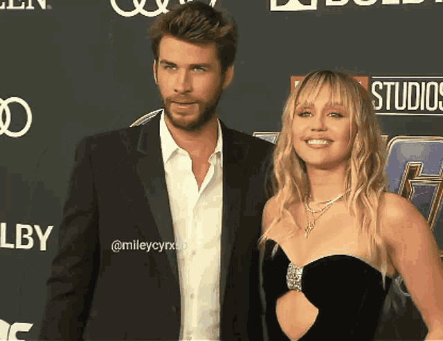 Miley Cyrus Liam Hemsworth GIF