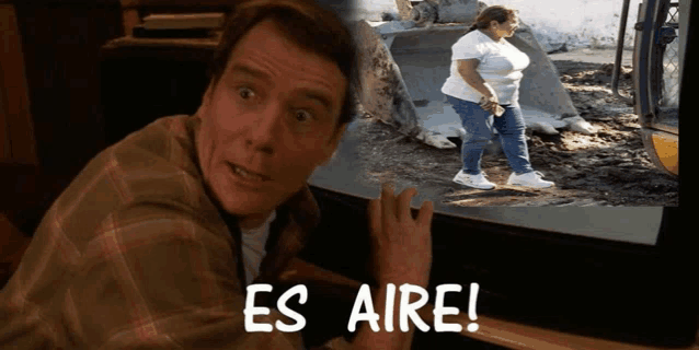 a man is looking at a tv screen with the words es aire on it
