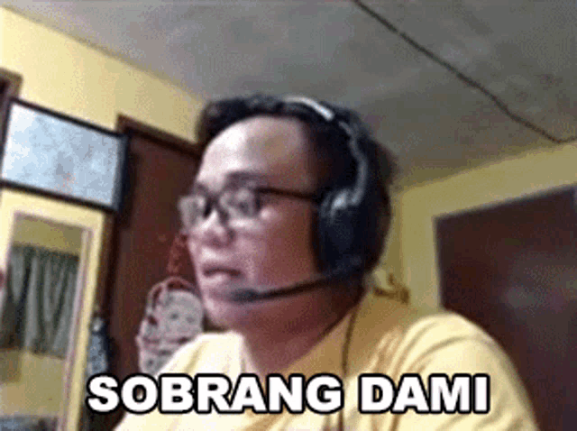 a man wearing headphones and a microphone says sobrang dami