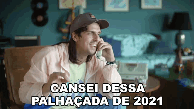 a man talking on a phone with the words cansei dessa palhacada de 2021
