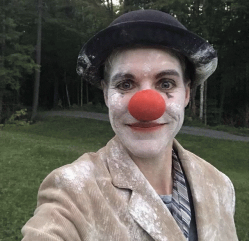Clown Becky GIF - Clown Becky Dumbass GIFs