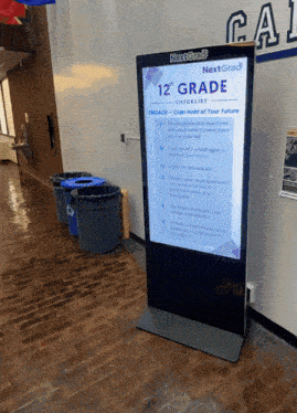 a sign that says 12 grade on it