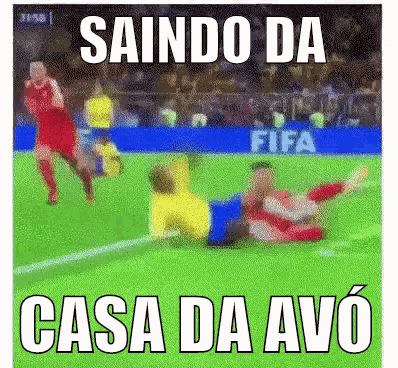 a picture of a soccer game with the words saindo da casa da avo on it