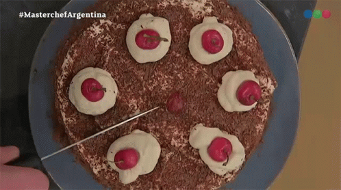 Torta Selva Negra Pedazo GIF - Torta Selva Negra Pedazo Partir La Torta GIFs