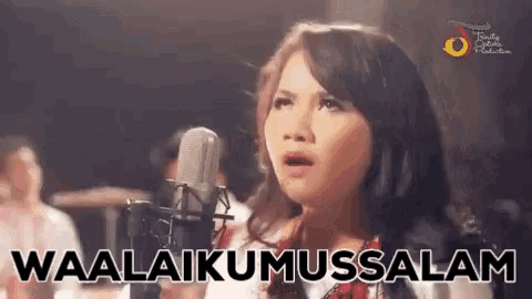 a woman is singing into a microphone with the words waalaikumussalam written below her