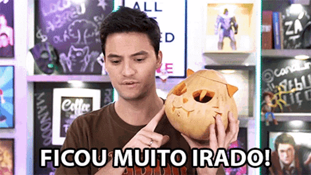 a man holding a pumpkin with the words ficou muito irado written below him