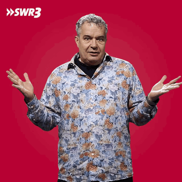 a man in a blue floral shirt is standing in front of a red background with swr3 written on it