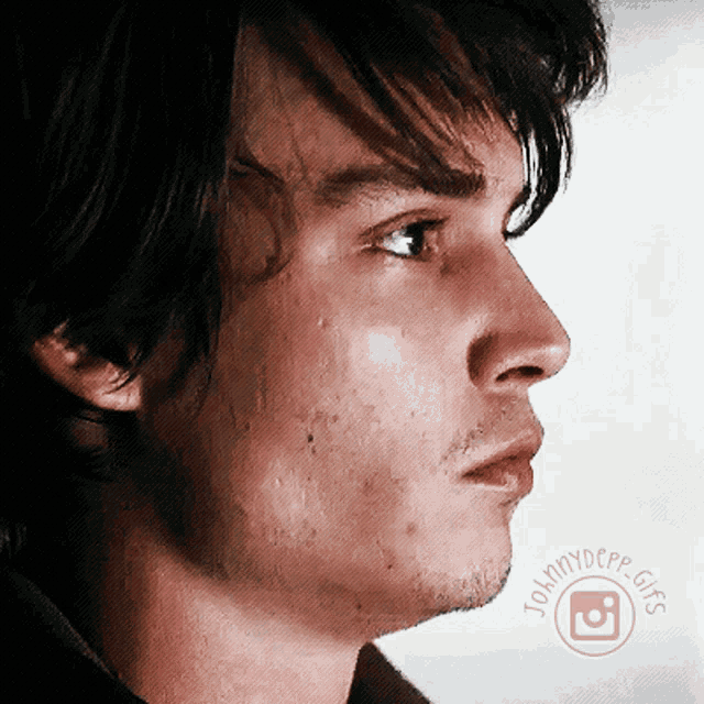 a close up of a man 's face with the words johnnydepp.gifs in the circle