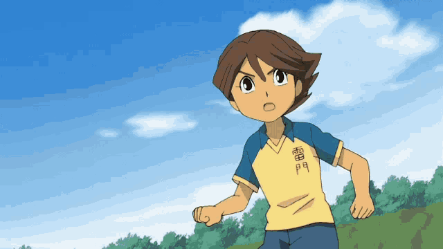 a boy with chinese writing on his shirt is running in the grass