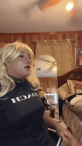 a woman wearing a black shirt that says hoao on it