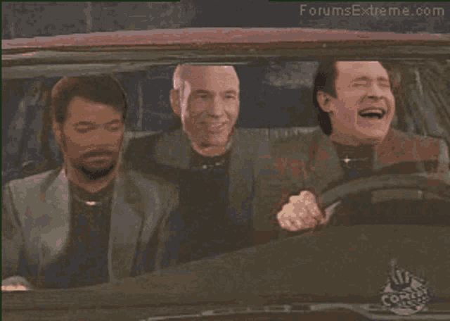 three men in a car with forumsextreme.com written on the bottom right