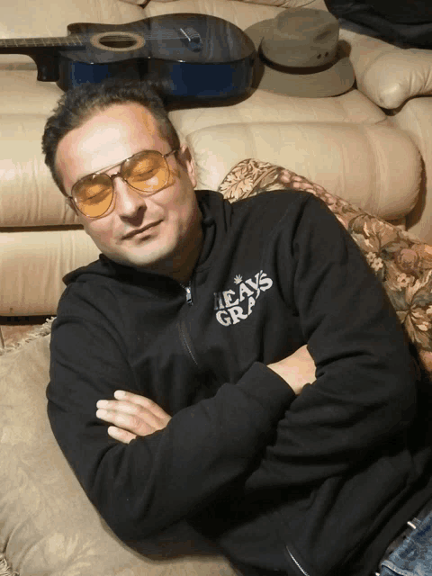 a man wearing sunglasses and a hoodie that says heav 's gra