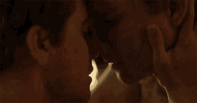 Kissing Heath Ledger GIF - Kissing Heath Ledger Ennis Del Mar GIFs