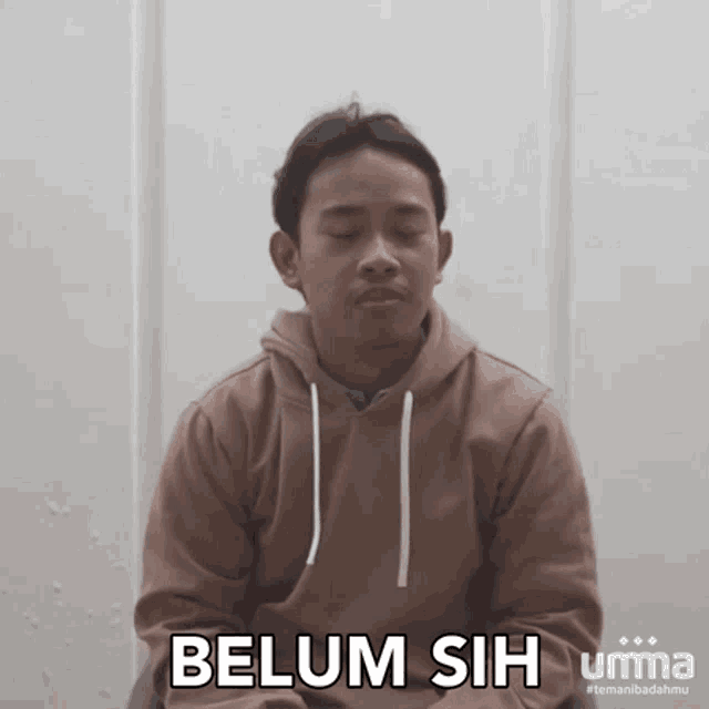 a man with his eyes closed and the word belum behind him