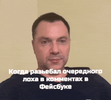 a picture of a man with a caption in a foreign language