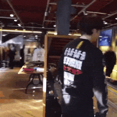 a man wearing a black shirt that says ' heavy metal ' on it