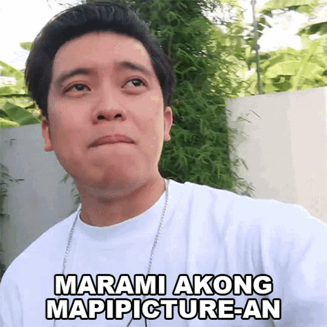 Marami Akong Mapipicturean Kimpoy Feliciano GIF - Marami Akong Mapipicturean Kimpoy Feliciano Maraming Instagrammable GIFs