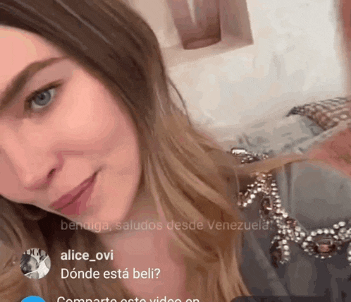 a close up of a woman 's face with the words bendiga saludos desde venezuela