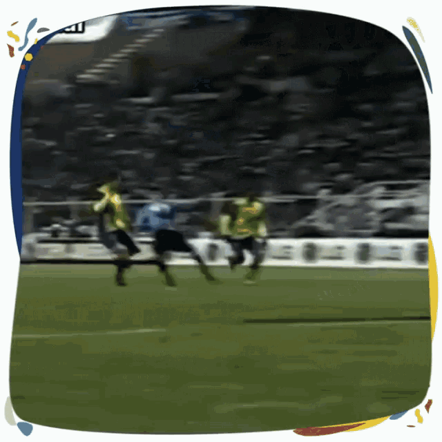 a blurry picture of a soccer game with a sign that says ' allianz '