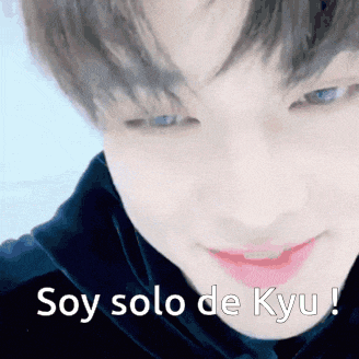 a close up of a person 's face with the words soy solo de kyu on the bottom