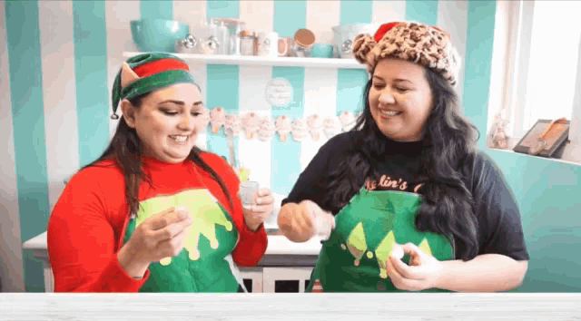 a woman wearing a green apron that says melin 's