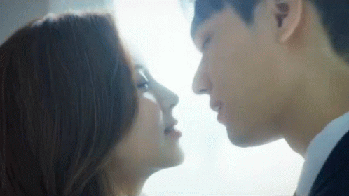 Kissing Seohyun GIF - Kissing Seohyun Seo Ju Hyun GIFs