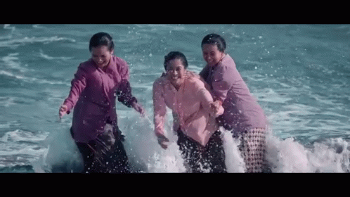 Kartini And Her Two Sisters GIF - Kartini Filmkartini Diansastro GIFs