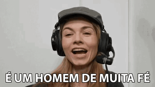 a woman wearing headphones and a hat with the words e um homem de muita fe below her