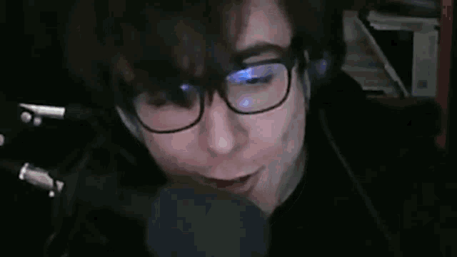 Dybuzzz GIF