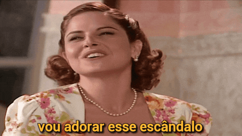 a woman wearing a floral jacket and pearl necklace says vou adorar esse escandalo