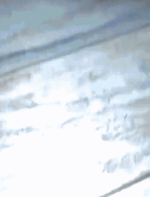a blurred image of a body of water