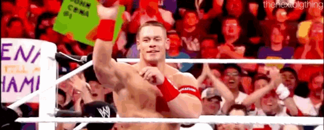 a man in a wrestling ring with a sign in the background that says ' en ' on it