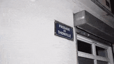 a sign on a wall that says passage de thionville