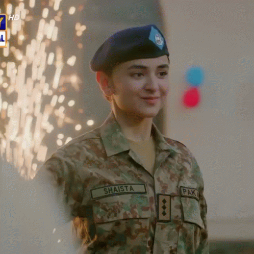 Yumna Yumna Zaidi GIF - Yumna Yumna Zaidi Pakistan Flag GIFs