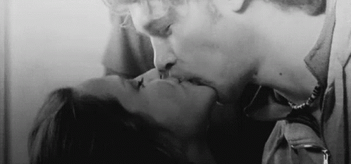 Klaus Michaelson Katherine Pierce GIF - Klaus Michaelson Katherine Pierce Kissing Passionately GIFs