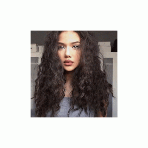 Dinadenoire Pretty GIF - Dinadenoire Pretty Curly Hair GIFs